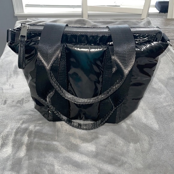 🖤Isaac Mizrahi Purse🖤 - Picture 1 of 10
